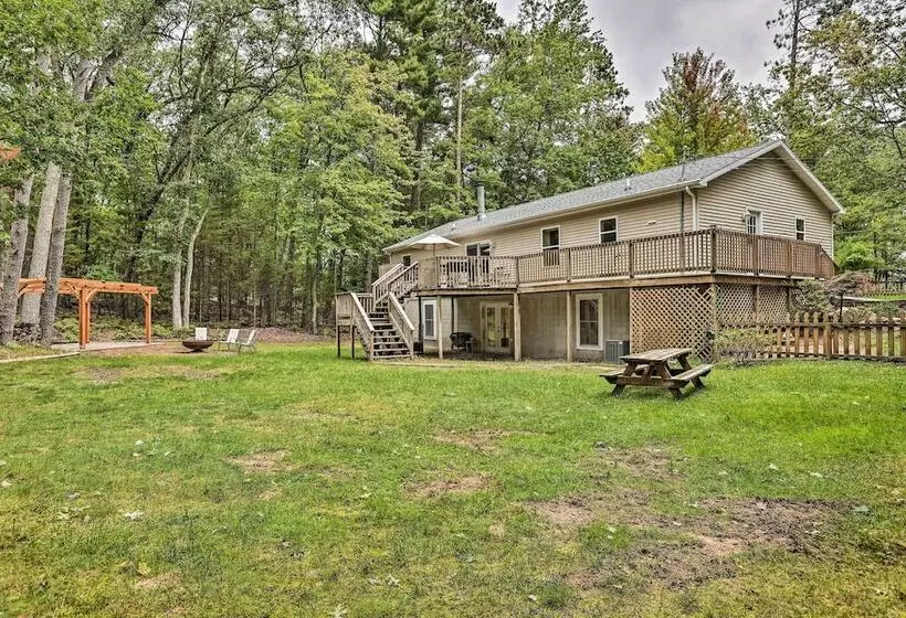 Charming Pentwater Home W/ Fire Pit & Yard!