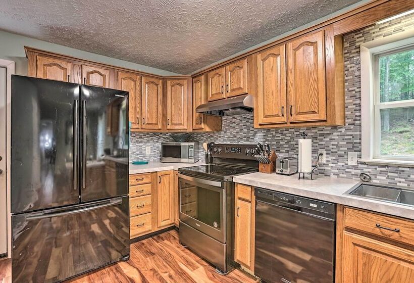 Charming Pentwater Home W/ Fire Pit & Yard!