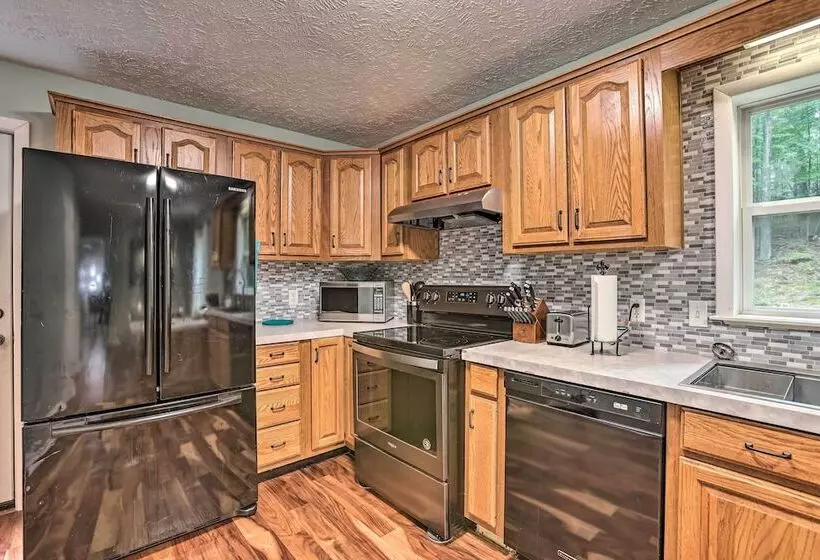 Charming Pentwater Home W/ Fire Pit & Yard!