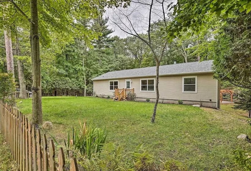 Charming Pentwater Home W/ Fire Pit & Yard!