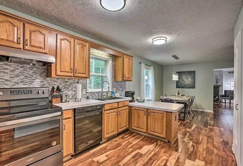 Charming Pentwater Home W/ Fire Pit & Yard!