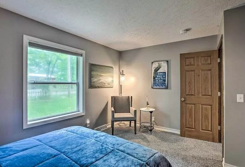 Charming Pentwater Home W/ Fire Pit & Yard!