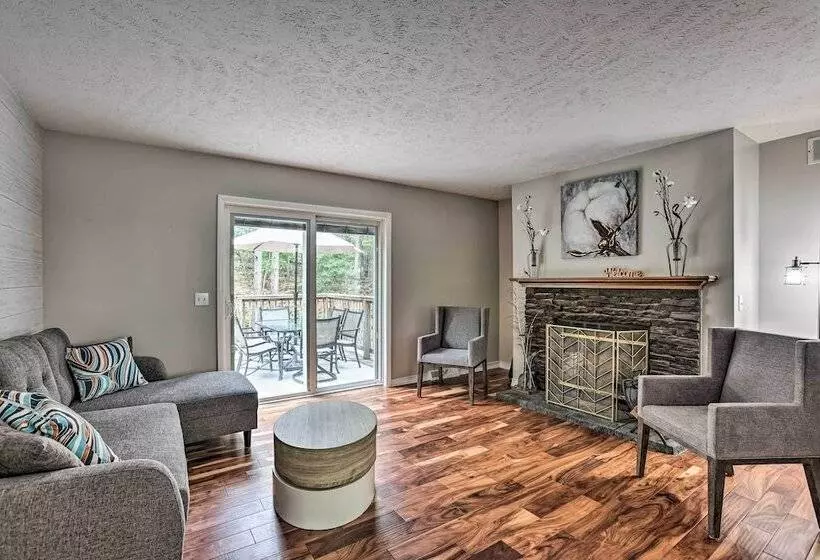 Charming Pentwater Home W/ Fire Pit & Yard!