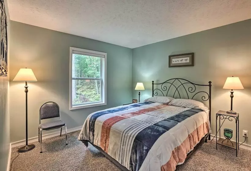 Charming Pentwater Home W/ Fire Pit & Yard!