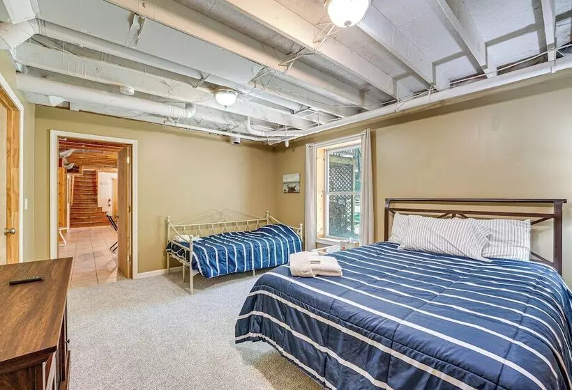 Charming Pentwater Home W/ Fire Pit & Yard!