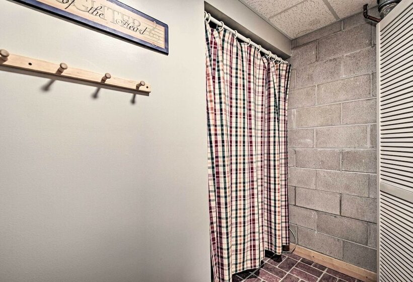 Cozy Amish Country Cabin On Shipshewana Lake!