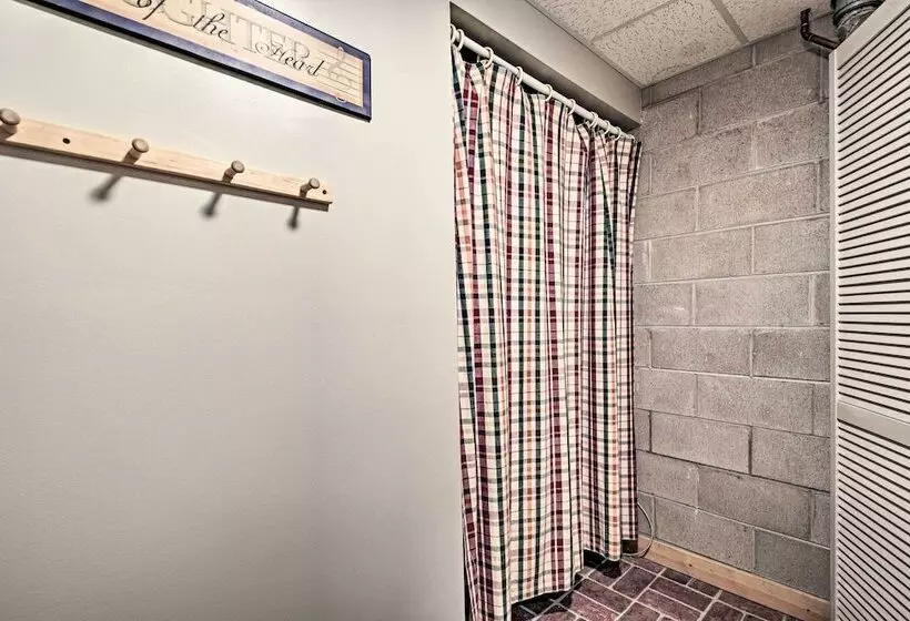 Cozy Amish Country Cabin On Shipshewana Lake!