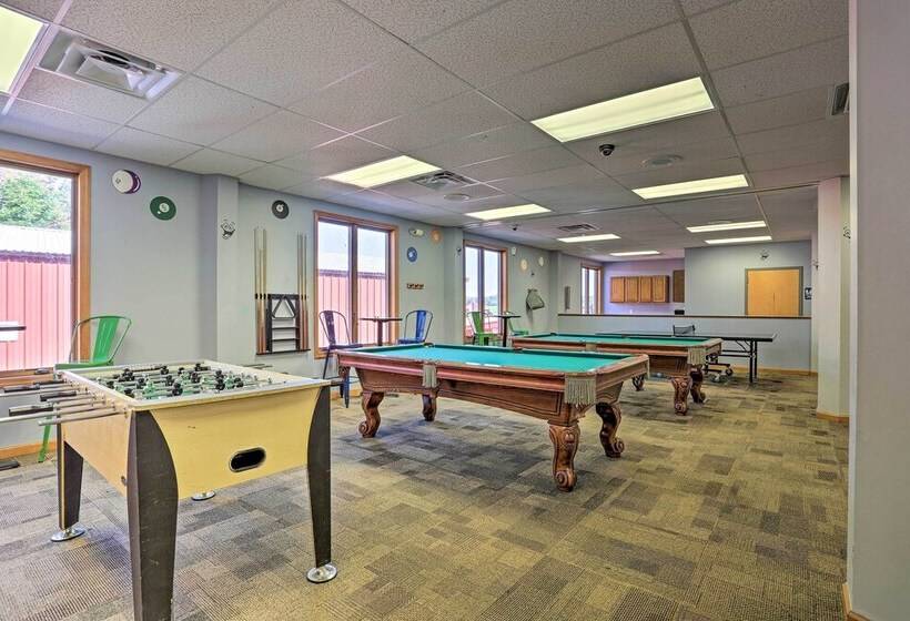 Arrowhead Lake Cabin: Near Skiing & Walk To Lake