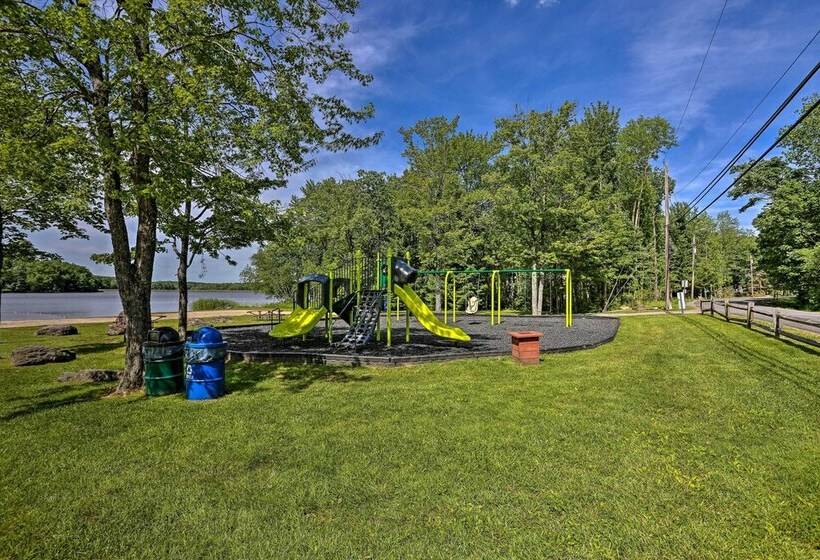 Arrowhead Lake Cabin: Near Skiing & Walk To Lake