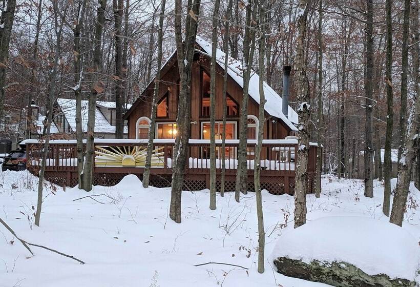 Arrowhead Lake Cabin: Near Skiing & Walk To Lake