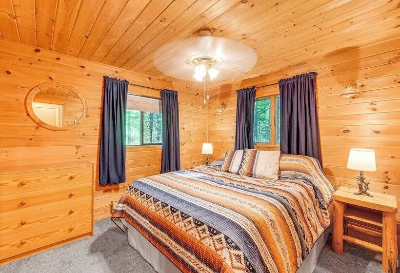 Arrowhead Lake Cabin: Near Skiing & Walk To Lake