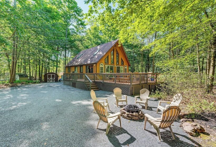 Arrowhead Lake Cabin: Near Skiing & Walk To Lake