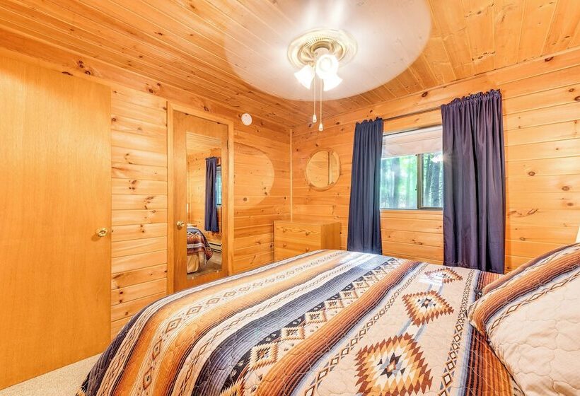 Arrowhead Lake Cabin: Near Skiing & Walk To Lake