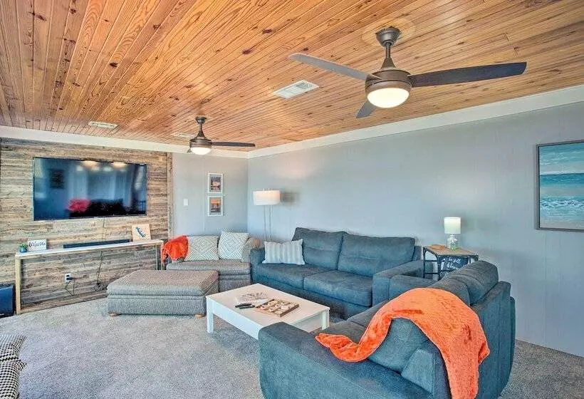 Dock & Fire Pit: Lakefront Cedar Creek Home!