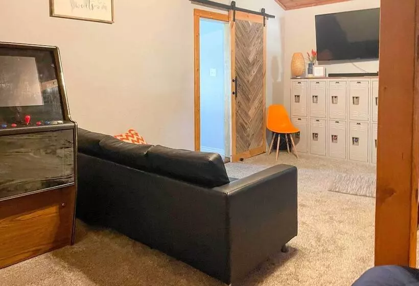 Dock & Fire Pit: Lakefront Cedar Creek Home!