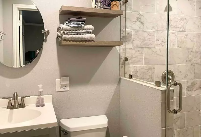 Dock & Fire Pit: Lakefront Cedar Creek Home!