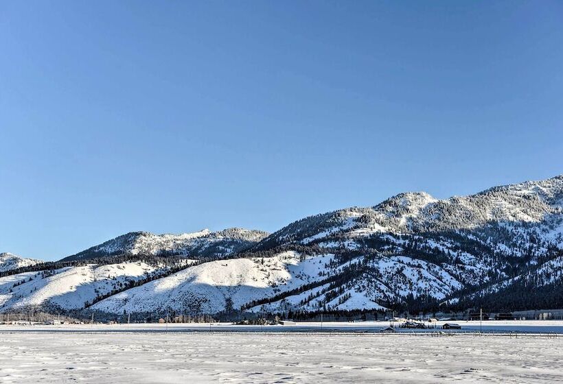 Cozy Home: Mtn Views, A/c, In Heart Of Star Valley