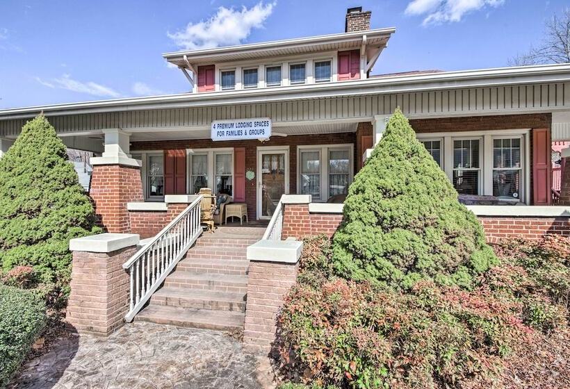 Damascus Home W/fire Pit & Views, Walk To Shops!