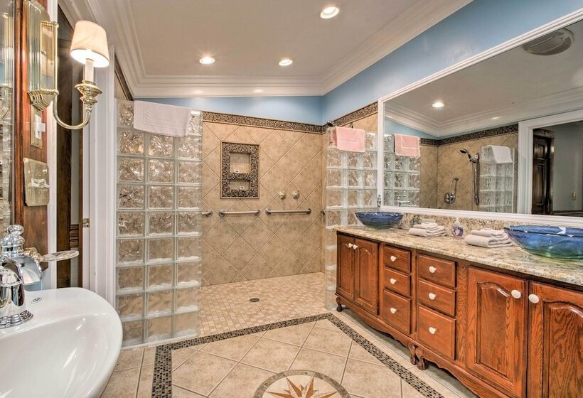 Damascus Home W/fire Pit & Views, Walk To Shops!