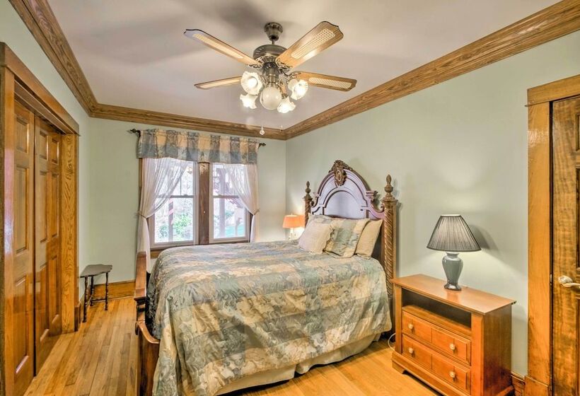 Damascus Home W/fire Pit & Views, Walk To Shops!