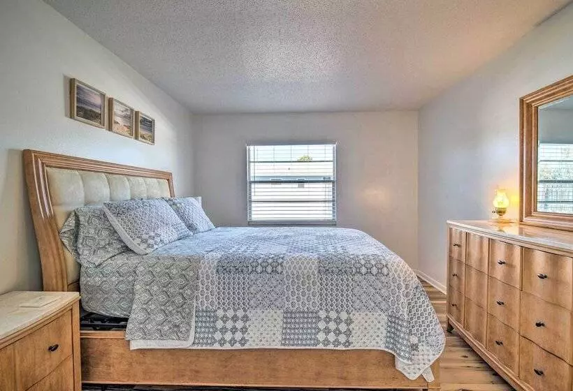 Dog Friendly Home, 10 Mi To Downtown Ocala