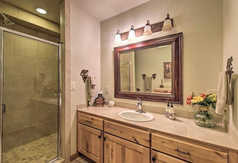 Grand Angel Fire Retreat W/ Hot Tub & Fire Pit!