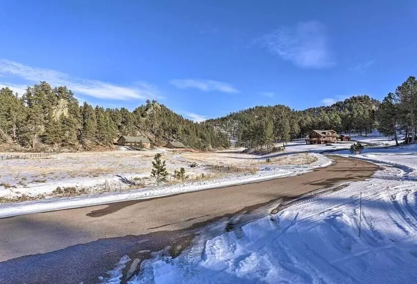 Hakuna Matata Cabin    11 Mi To Mt Rushmore!