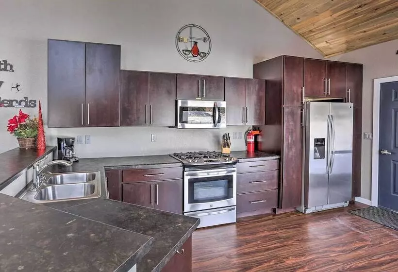 Hakuna Matata Cabin    11 Mi To Mt Rushmore!