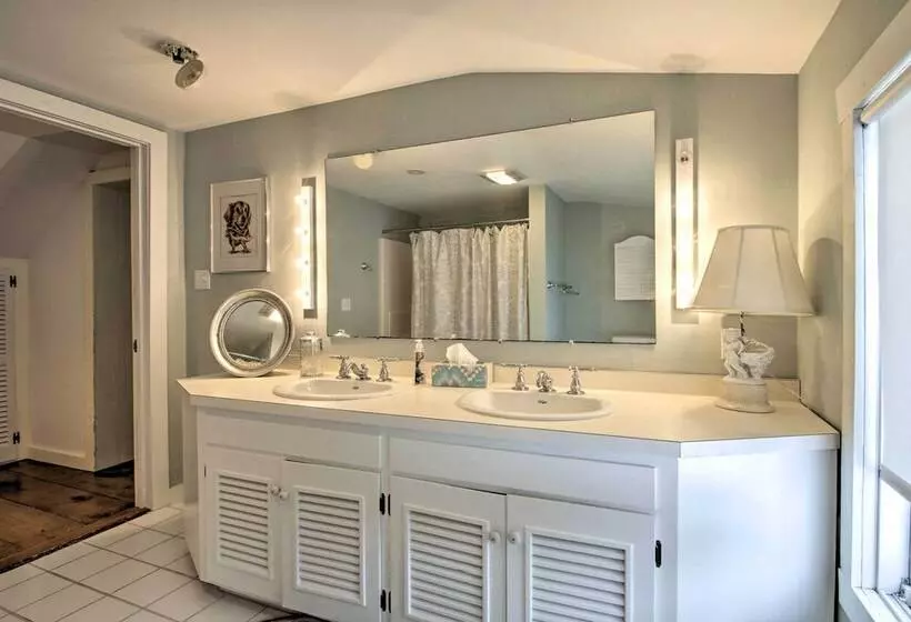 Historic Bradford Home   8 Mi To Mount Sunapee!