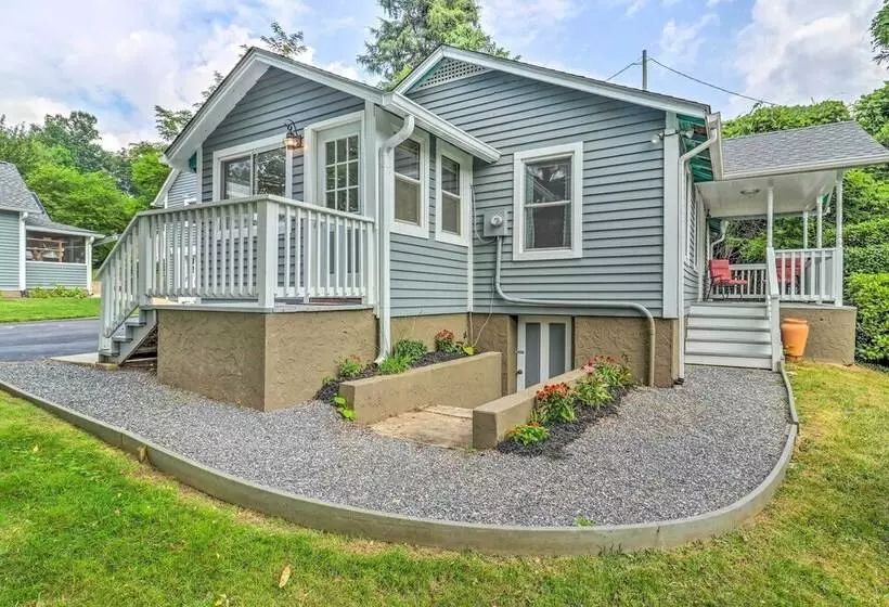 Near Hiking + Dining: Dtwn Sylva Cottage!