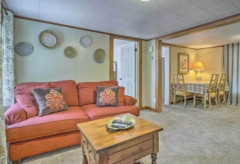 Near Hiking + Dining: Dtwn Sylva Cottage!