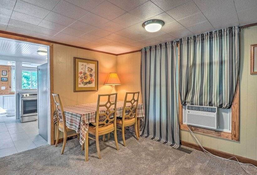 Near Hiking + Dining: Dtwn Sylva Cottage!