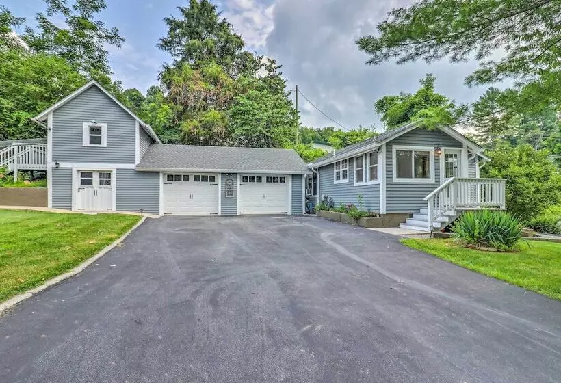 Near Hiking + Dining: Dtwn Sylva Cottage!