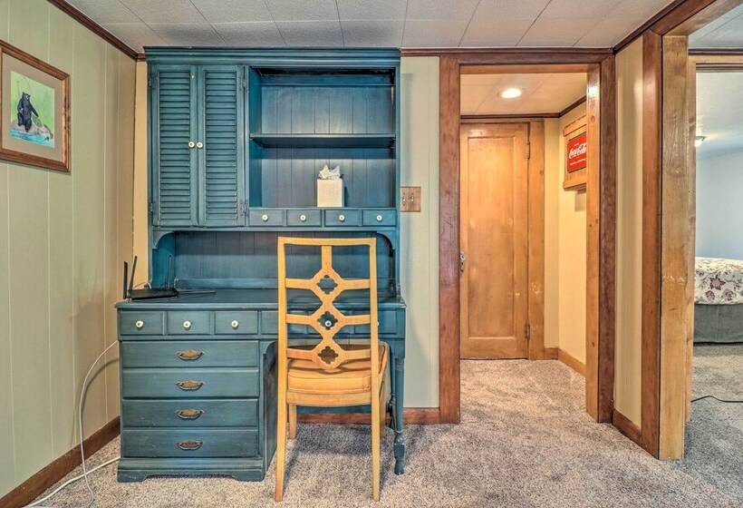 Near Hiking + Dining: Dtwn Sylva Cottage!