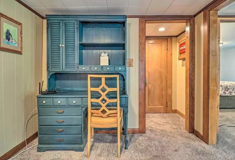 Near Hiking + Dining: Dtwn Sylva Cottage!