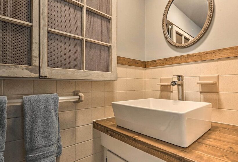 Idyllic Hellertown Cottage W/ Patio & Fire Pit!