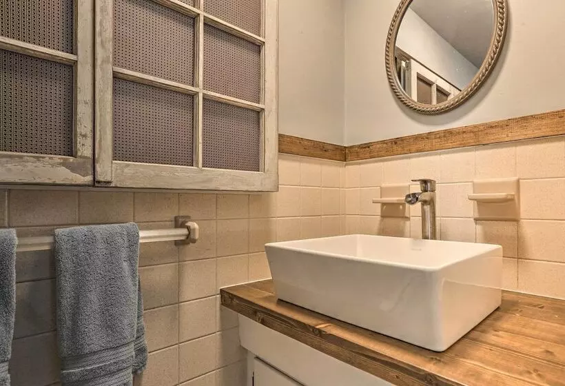 Idyllic Hellertown Cottage W/ Patio & Fire Pit!