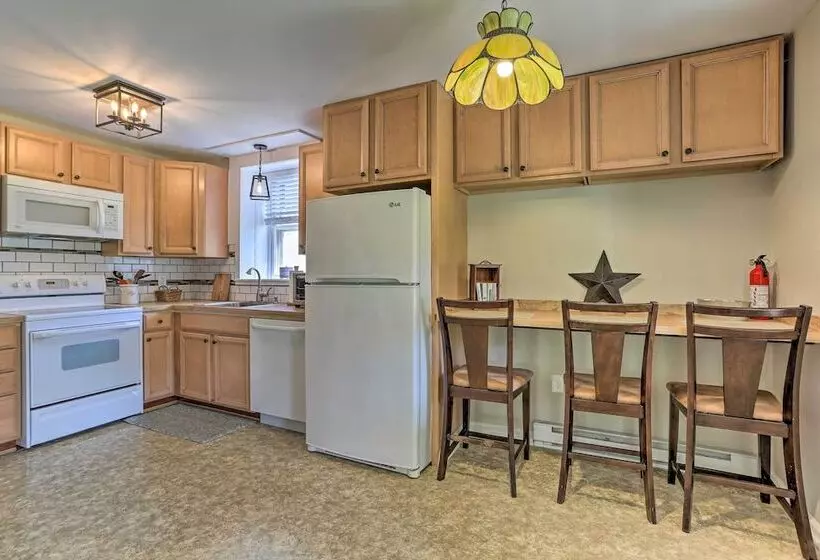 Idyllic Hellertown Cottage W/ Patio & Fire Pit!