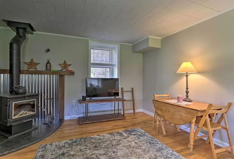 Idyllic Hellertown Cottage W/ Patio & Fire Pit!