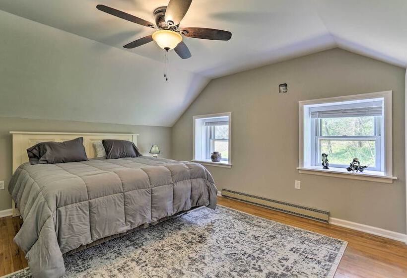 Idyllic Hellertown Cottage W/ Patio & Fire Pit!