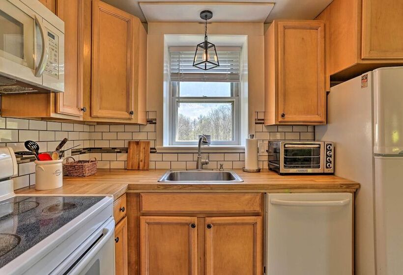 Idyllic Hellertown Cottage W/ Patio & Fire Pit!