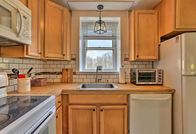 Idyllic Hellertown Cottage W/ Patio & Fire Pit!