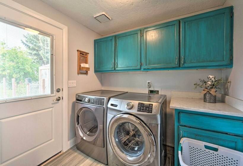 Idyllic Nampa Family Home With Hot Tub & Fire Pit!