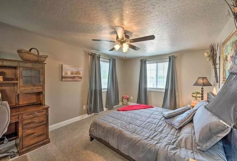 Idyllic Nampa Family Home With Hot Tub & Fire Pit!