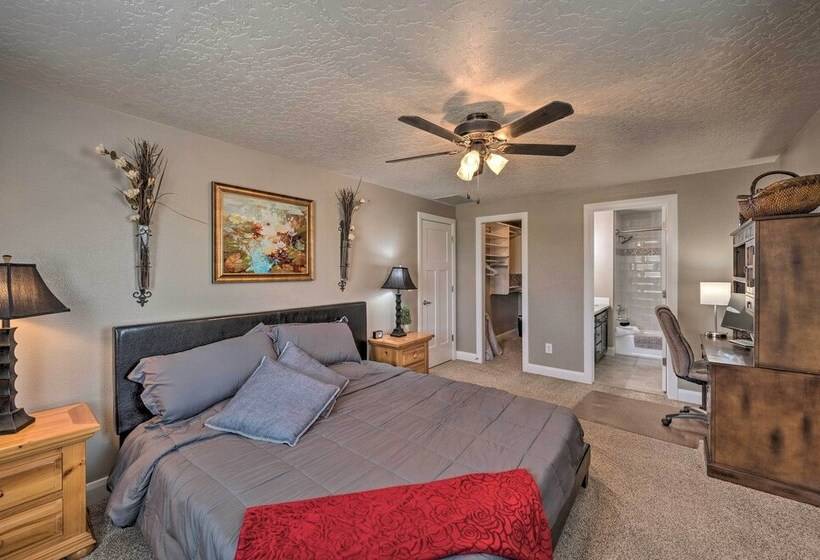 Idyllic Nampa Family Home With Hot Tub & Fire Pit!