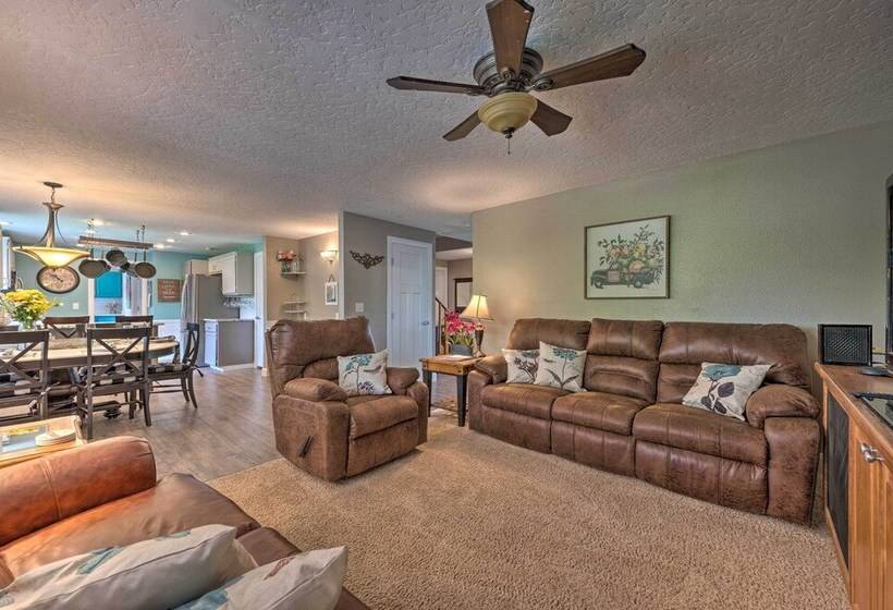 Idyllic Nampa Family Home With Hot Tub & Fire Pit!