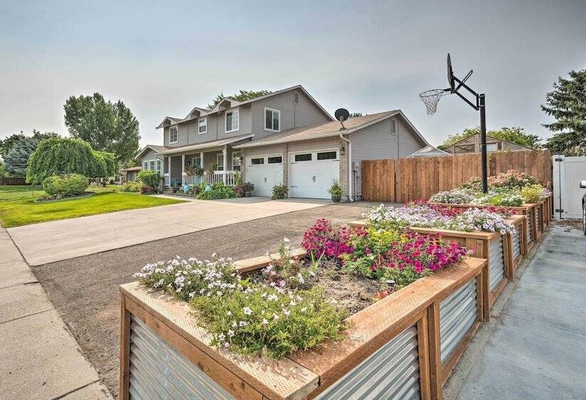 Idyllic Nampa Family Home With Hot Tub & Fire Pit!