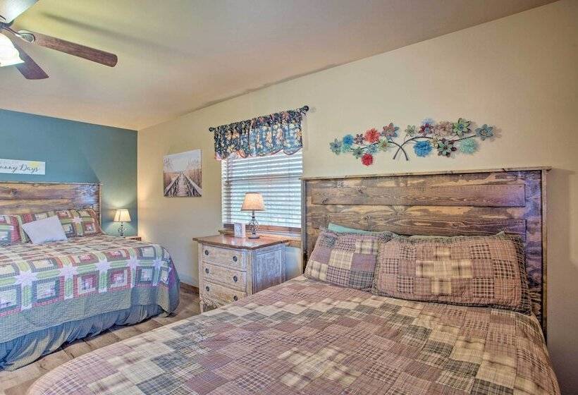 Kingston Home W/ Pickleball: Steps To Lake Texoma!