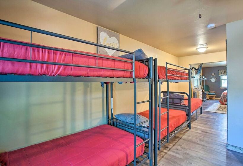 Kingston Home W/ Pickleball: Steps To Lake Texoma!