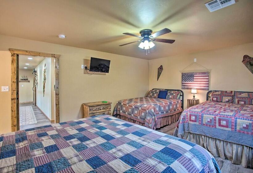 Kingston Home W/ Pickleball: Steps To Lake Texoma!